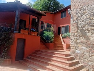Quadrilocale in Affitto a Perugia, 1'000€, 120 m²