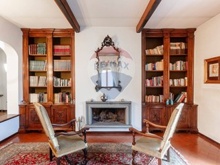 Casa Semi Indipendente in Vendita a Campi Bisenzio, 699'000€, 477 m²