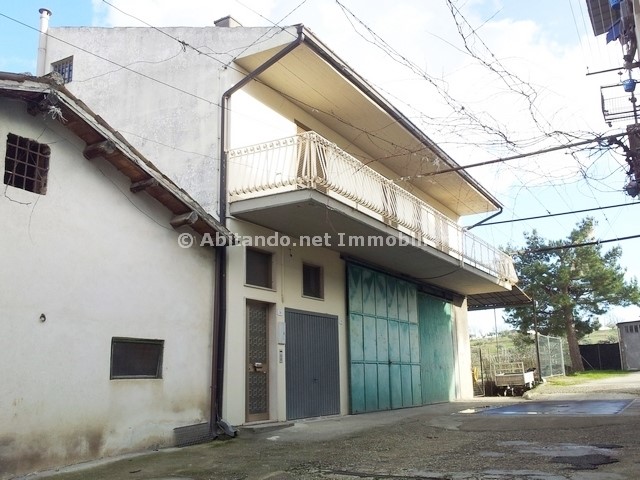 Casa Indipendente in Vendita a Civitella Casanova, 90'000€, 157 m²