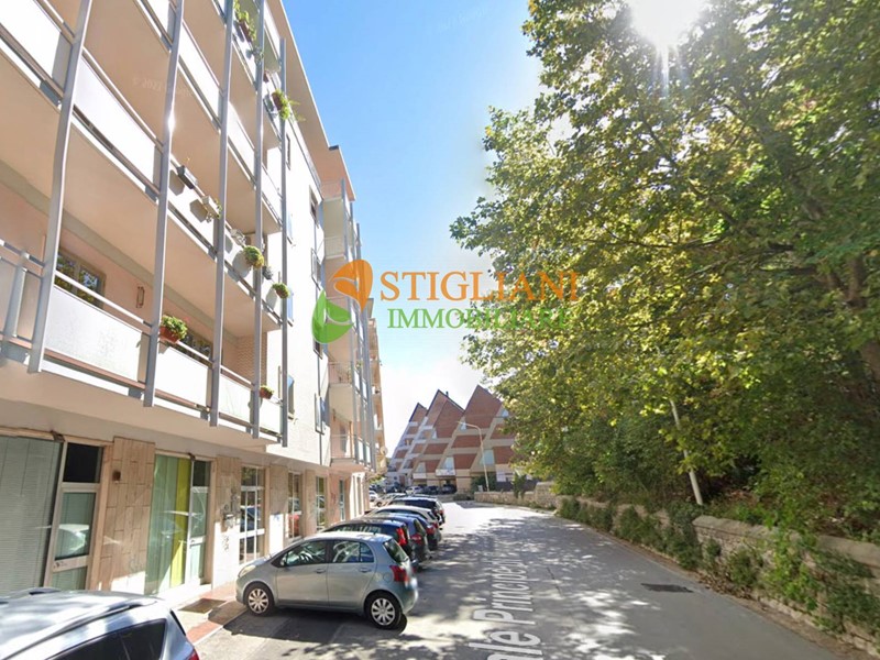 Immobile commerciale in Vendita a Campobasso, 140'000€, 120 m²
