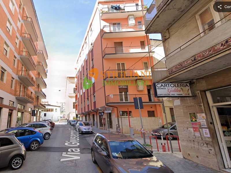 Immobile commerciale in Vendita a Campobasso, 61'000€, 90 m²
