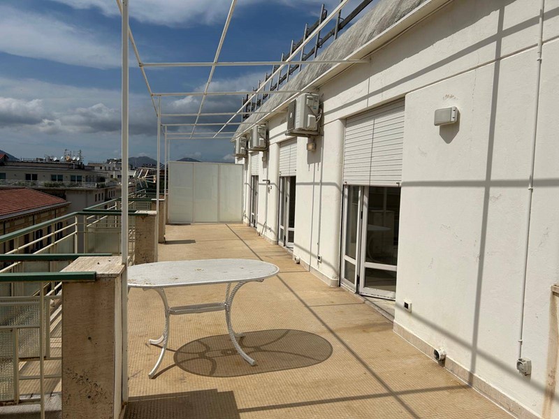Quadrilocale in Affitto a Palermo, 1'250€, 125 m²
