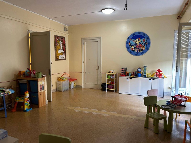 Ufficio in Affitto a Palermo, 1'400€, 212 m²