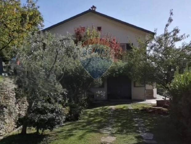 Villa in Vendita a Cogorno, 650'000€, 273 m²
