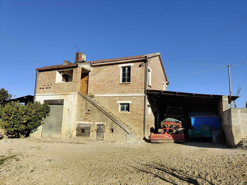 Rustico in Vendita a Acquaviva Picena, 420'000€, 184 m²