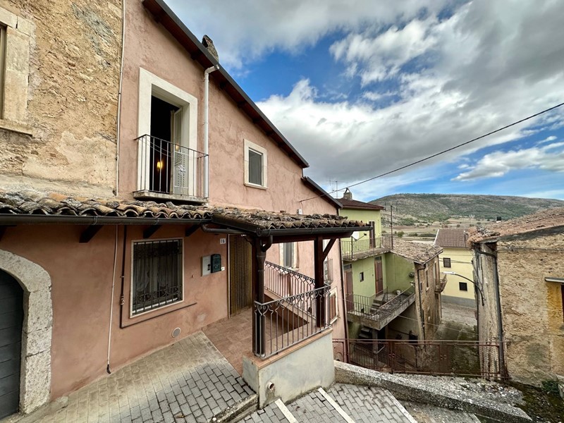 Casa Indipendente in Vendita a Navelli, 55'000&euro;, 110 m²