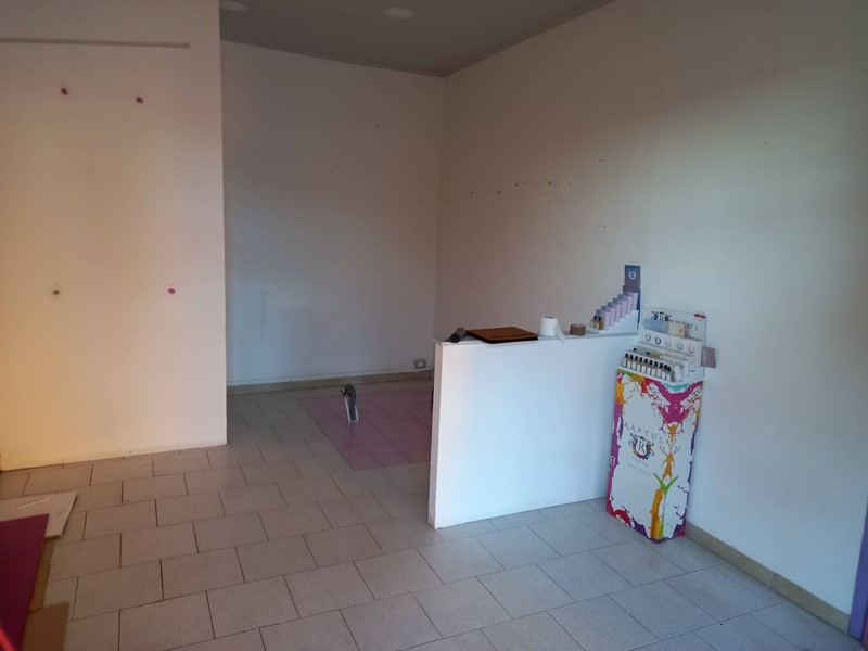 Attività commerciale in Affitto a Crespina Lorenzana, 350€, 30 m²
