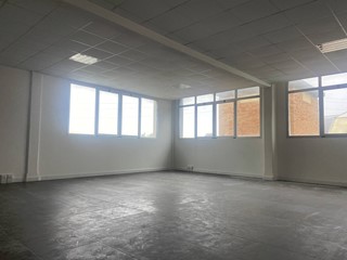 Ufficio in Affitto a Livorno, 1'200€, 85 m²