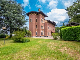 Villa in Vendita a Valenza, 1'300'000€, 850 m²