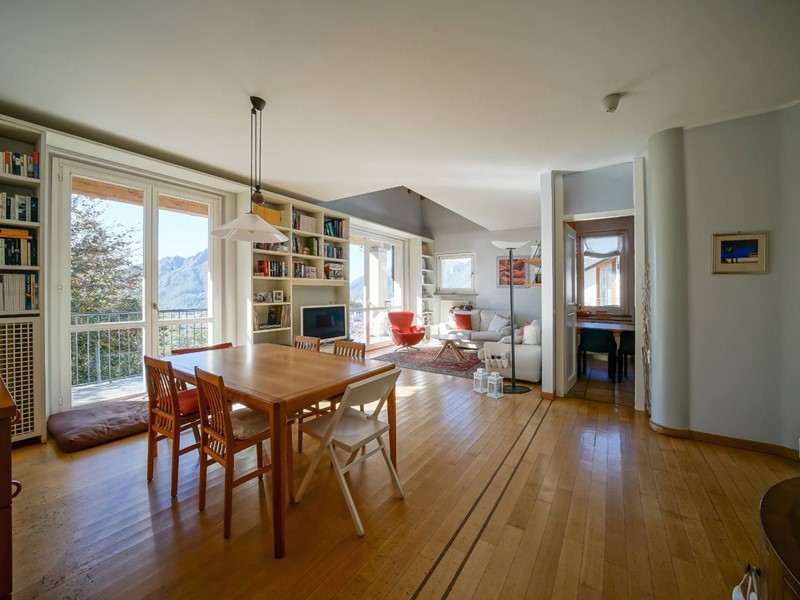 Villa in Vendita a Lecco, 860'000€, 366 m²