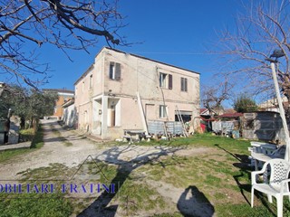 Rustico in Vendita a Sant'Egidio alla Vibrata, 88'000€, 130 m²
