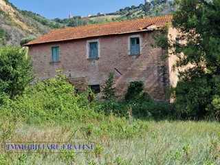 Rustico in Vendita a Controguerra, 149'000€, 240 m²