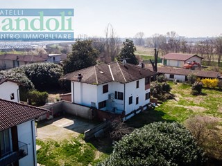 Casa Indipendente in Vendita a Vercelli, 210'000€, 220 m²
