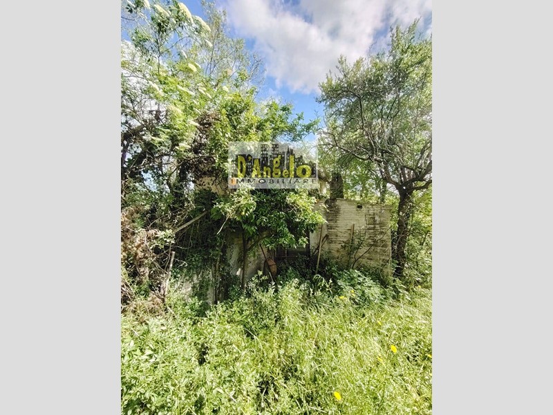 Rustico in Vendita a Petritoli, 50'000€, 99 m², con Box