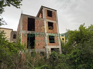 Casa Semi Indipendente in Vendita a Siano, 50'000&euro;, 170 m²