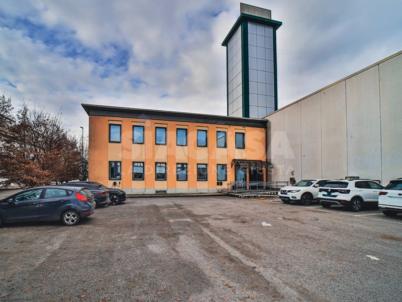 Ufficio in Vendita a Caponago, 300'000&euro;, 227 m²