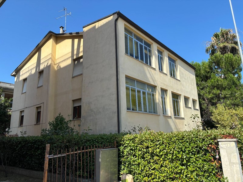 Casa Indipendente in Vendita a Civitanova Marche, 270'000€, 375 m²