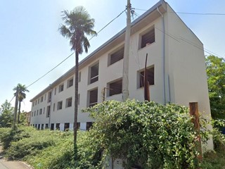 Negozio in Affitto a San Nicola la Strada, 2'400€, 380 m²