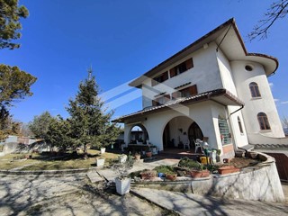 Casa Indipendente in Vendita a Ferrazzano, 210'000€, 500 m²