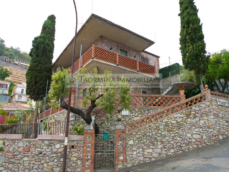 Villa in Vendita a Taormina, 300 m²
