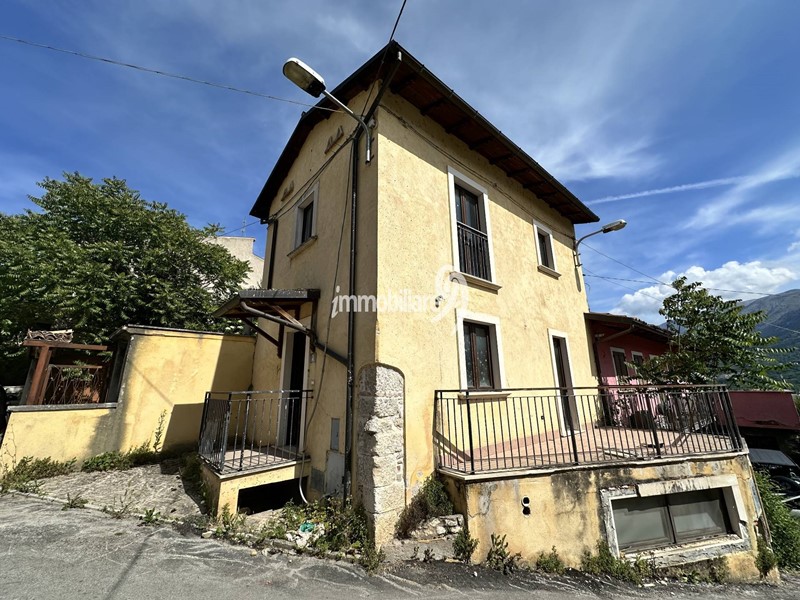 Casa Indipendente in Vendita a L'Aquila, 68'000&euro;, 115 m²