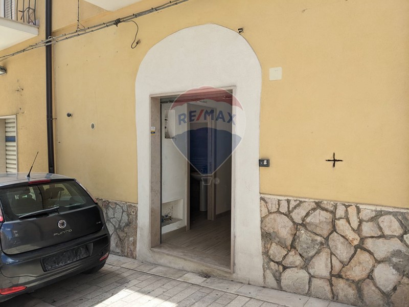Ufficio in Affitto a Manfredonia, 590&euro;, 50 m²