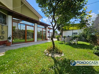 Villa in Vendita a Palazzolo sull'Oglio, 315'000€, 200 m²
