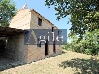Rustico in Vendita a Carassai, 89'000€, 125 m²