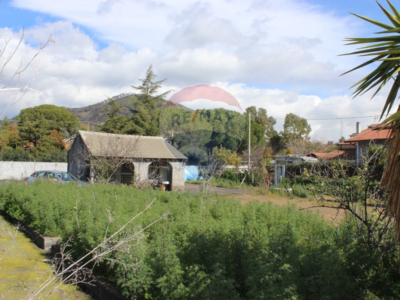 Casa Indipendente in Vendita a Nicolosi, 120'000€, 52 m²