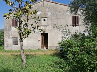 Rustico in Vendita a Fossombrone, 140'000€, 340 m²