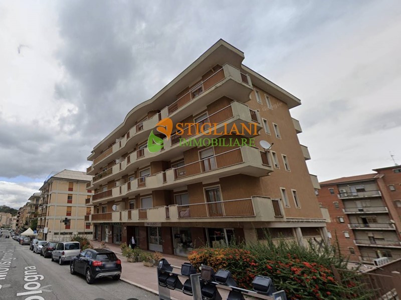 Immobile commerciale in Affitto a Campobasso, 90 m²