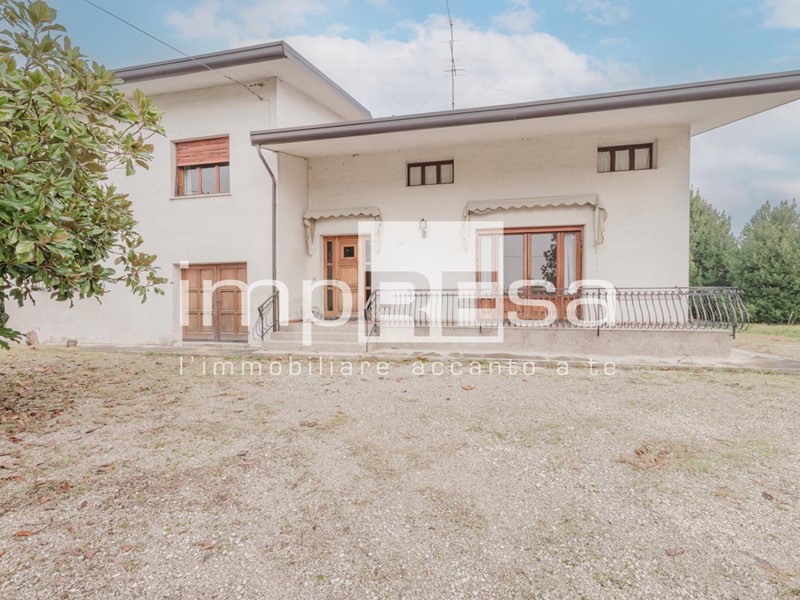Casa Indipendente in Vendita a Prata di Pordenone, 185'000€, 274 m²