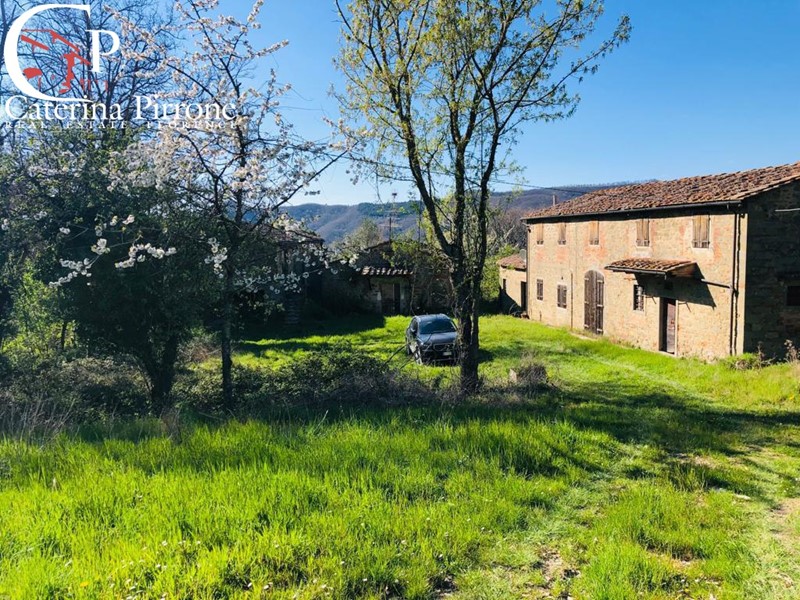 Rustico in Vendita a Dicomano, 370'000€, 530 m²