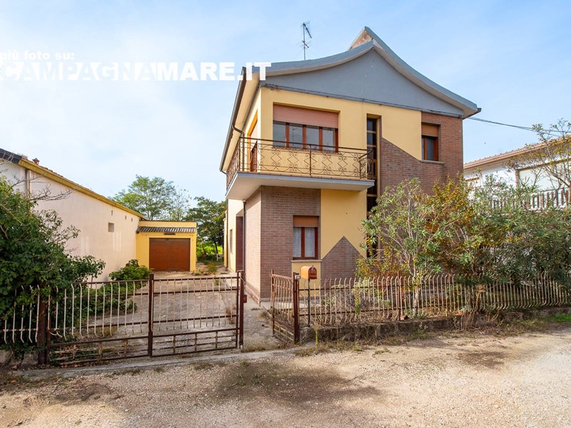 Casa Indipendente in Vendita a Lagosanto, 109'000€, 170 m²