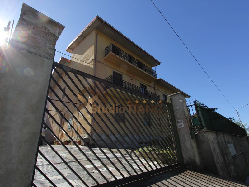 Trilocale in Vendita a Cosenza, 70'000€, 103 m²