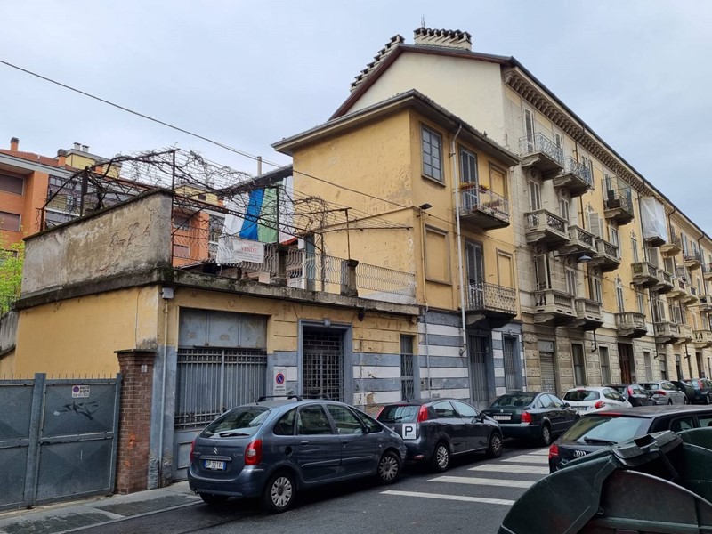 Casa Indipendente in Vendita a Torino, 199'000€, 420 m²