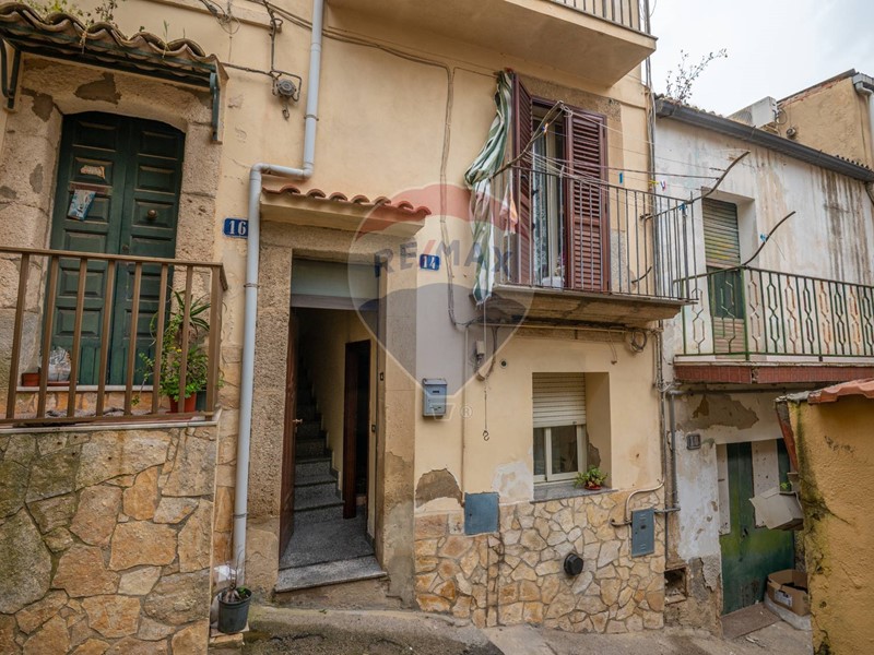 Casa Indipendente in Vendita a Caltagirone, 17'000€, 95 m²