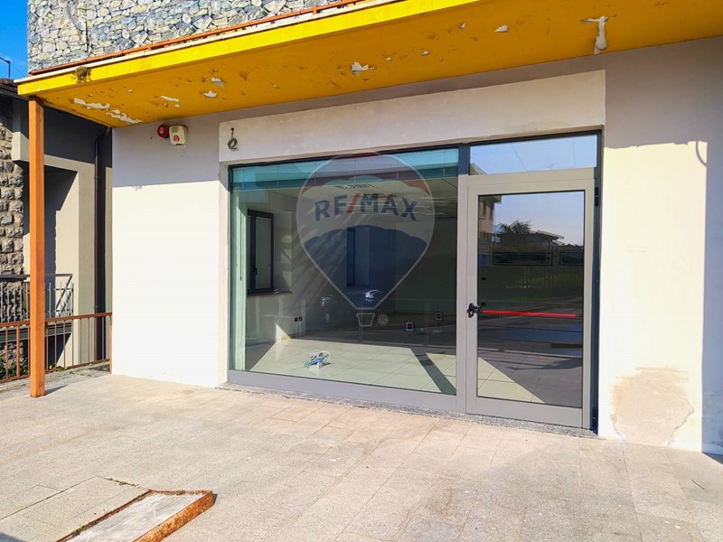 Ufficio in Vendita a Artogne, 120'000€, 120 m²