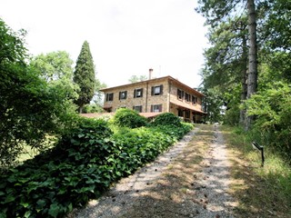 Rustico in Vendita a Arezzo, 330'000€, 480 m²