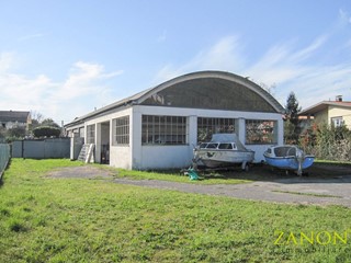 Capannone in Vendita a Gorizia, 198'000€, 420 m²