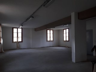 Capannone in Affitto a Santa Croce sull'Arno, 1'500€, 900 m²
