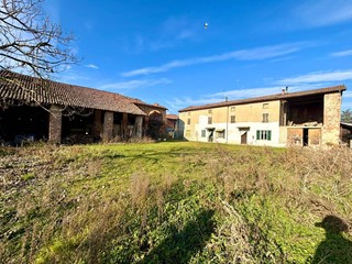 Casa Indipendente in Vendita a Alessandria, 99'000€, 341 m²