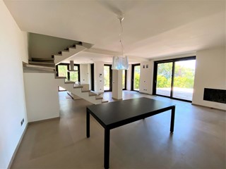 Casa Indipendente in Vendita a Fermo, 150 m²