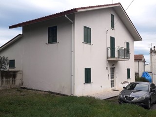 Casa Indipendente in Vendita a Roccamontepiano, 65'000€, 170 m²