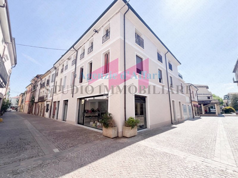 Casa Semi Indipendente in Vendita a Sermide e Felonica, 150'000&euro;, 500 m²