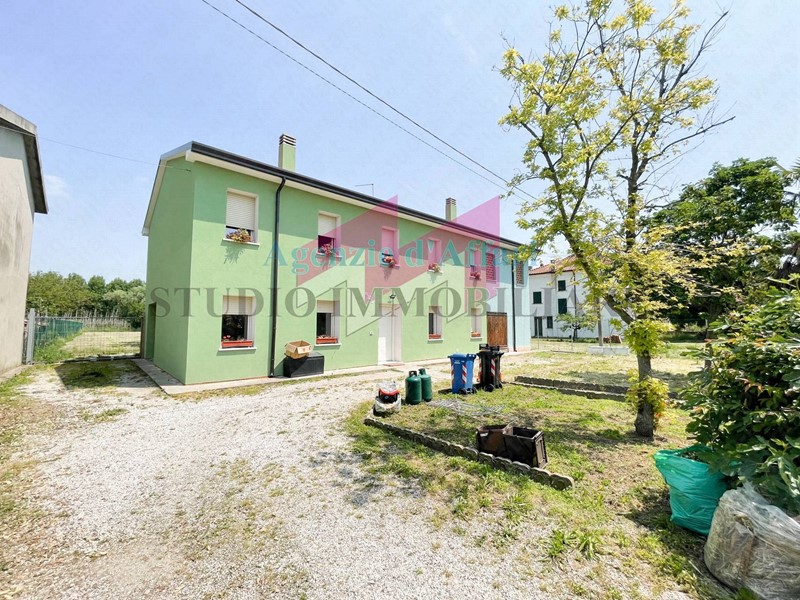 Casa Indipendente in Vendita a Castelmassa, 129'000€, 206 m²