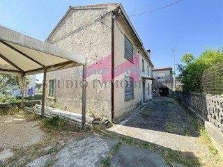Casa Indipendente in Vendita a Salara, 39'000€, 270 m²