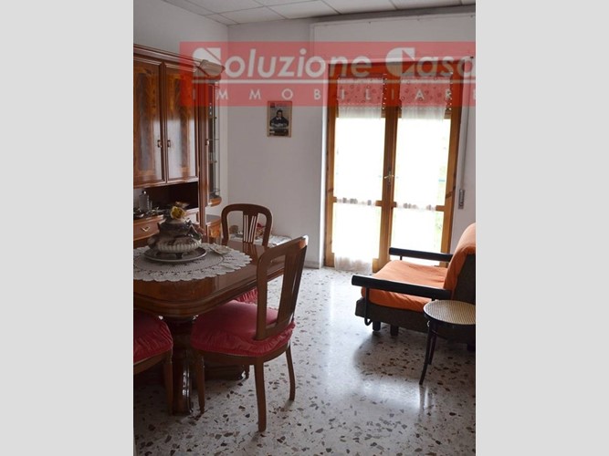 Trilocale in Vendita a Canosa di Puglia, 45'000€, 70 m²