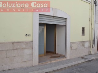 Immobile commerciale in Vendita a Canosa di Puglia, 55'000€, 45 m²