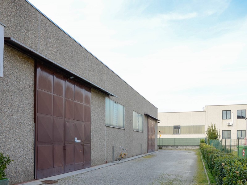 Capannone in Vendita a Samarate, 530'000€, 450 m²